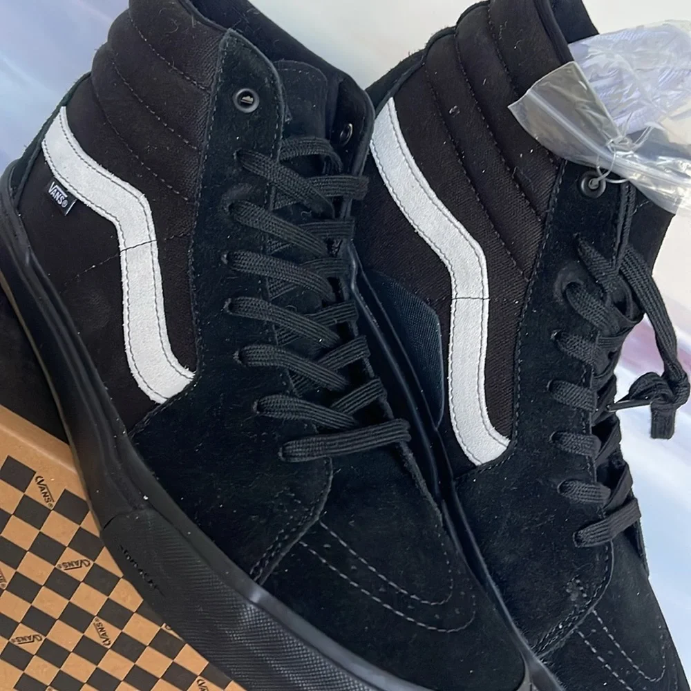 Vans WMNS Bmx Sk8-Hi
Black/Black
VN0005V0BKA
Sneakers - Picture 9 of 16